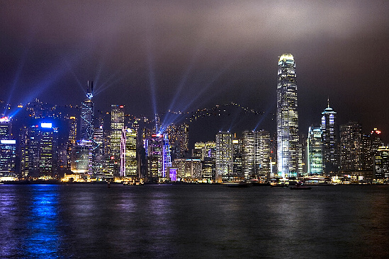 The stunning panoramic night view of Hong Kong's Victoria harbor.[ File photo]