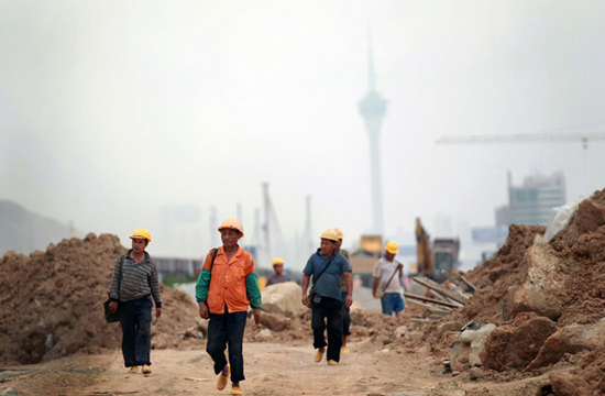 A truck driver’s sunglasses show the reflection of a construction site in Hengqin Island, Zhuhai city, Guangzhou province on June 3, 2012.[Photo/CFP]