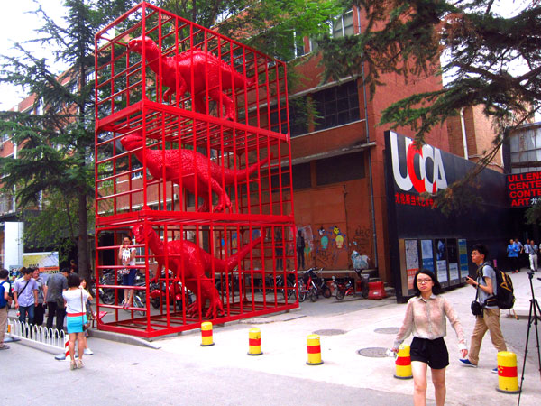 Red dinosaurs outside of UCCA mark the nerve center of 798 art district. [CRIENGLISH.com/William Wang]