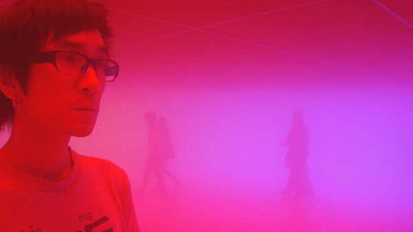 Sections of colored fog fill the UCCA main hall for Olafur Eliasson and Ma Yansong's Feelings are Facts. [CRIENGLISH.com/William Wang]