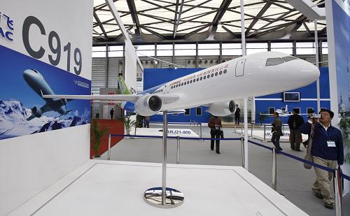 A C919 model displayed at an exhibition. [File photo]