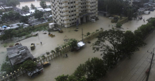 Local official says the flood is the worst natural disaster in Bangladesh in years. [Chinanews.com] 