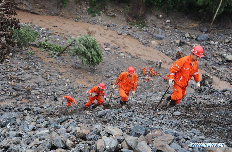 Rescuers search for missing people at a construction zone of the Baihetan Hydropower Station in Ningnan county, southwest China&apos;s Sichuan Province, June 29, 2012. At least three people are confirmed dead and 38 others are still missing after a rain-triggered mudslide hit the construction zone Thursday morning. 