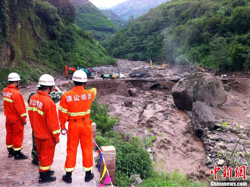 Rescuers search for missing people at a construction zone of the Baihetan Hydropower Station in Ningnan county, southwest China's Sichuan Province, June 29, 2012. At least three people are confirmed dead and 38 others are still missing after a rain-triggered mudslide hit the construction zone Thursday morning. 