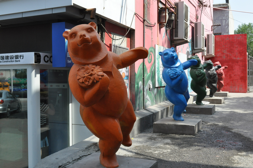 Qifang Street, a hub of creativity located in Urumqi City, Xinjiang Uygur Autonomous Region, aims to replicate an artistic community similar to Beijing's 798 Art District. 