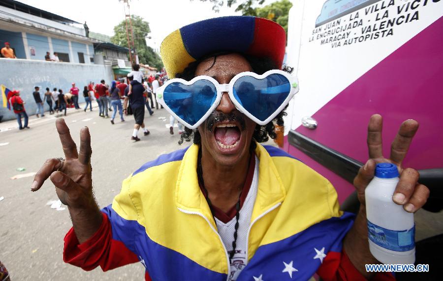 A supporter of Venezuelan President Hugo Chavez attends the event that marks the beginning of his political campaign for Venezuela's presidential election in Mariara, in the municipality of Diego Ibarra, State of Carabobo, Venezuela, on July 1, 2012. Chavez and opposition candidate Henrique Capriles will compete in the presidencial election on October 7. (Xinhua/Juan Carlos Hernandez) 