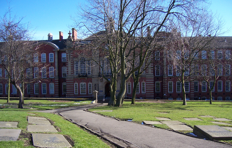 The University of Sheffield is a research university based in the city of Sheffield in South Yorkshire, England. It is one of the original 'red brick' universities and is a member of the Russell Group of leading research intensive universities. [China.org.cn/ by Chen Chao]