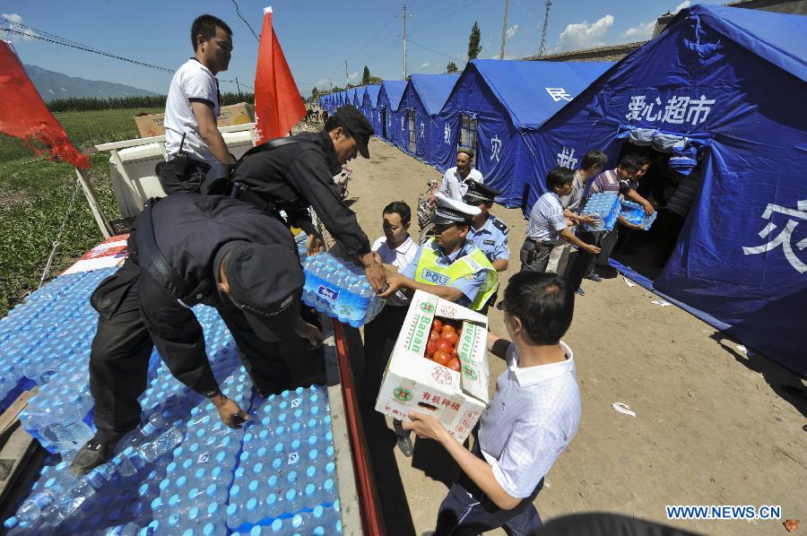 Aid supplies are delivered to quake-affected areas in Xinyuan County of Ili Kazak Autonomous Prefecture, northwest China's Xinjiang Uygur Autonomous Region, July 2, 2012. Up to July 2, 2012, aid supplies valued at over 2 million yuan (about 315,000 U.S dollars) have been donated to Xinyuan County after it was hit by a 6.6-magnitude quake on June 30, 2012. The local government has allocated relief supplies including flour, tents and quilts to the areas. (Xinhua/Jiang Wenyao) 