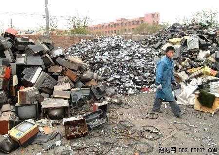 China is rapidly becoming one of the largest generators of electronic wastes. [File photo] 