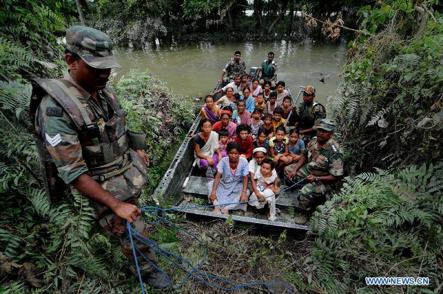 Indian army evacuate flood affected villagers to higher ground in Sootia, the worst flood affected Sonitpur district of northeastern state Assam, India, on July 3, 2012. At least 81 people have died and 2.2 million were forced to leave their homes over the last week as torrential monsoon rains trigger floods across India's northeast, officials said. (Xinhua) 