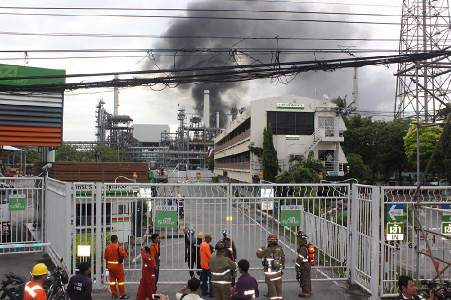 Black smoke rises after an explosion at the Bangchak oil refinery and depot in Bangkok, Thailand, July 4, 2012. 