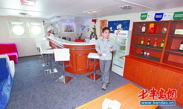 China's icebreaker Xuelong open to the public