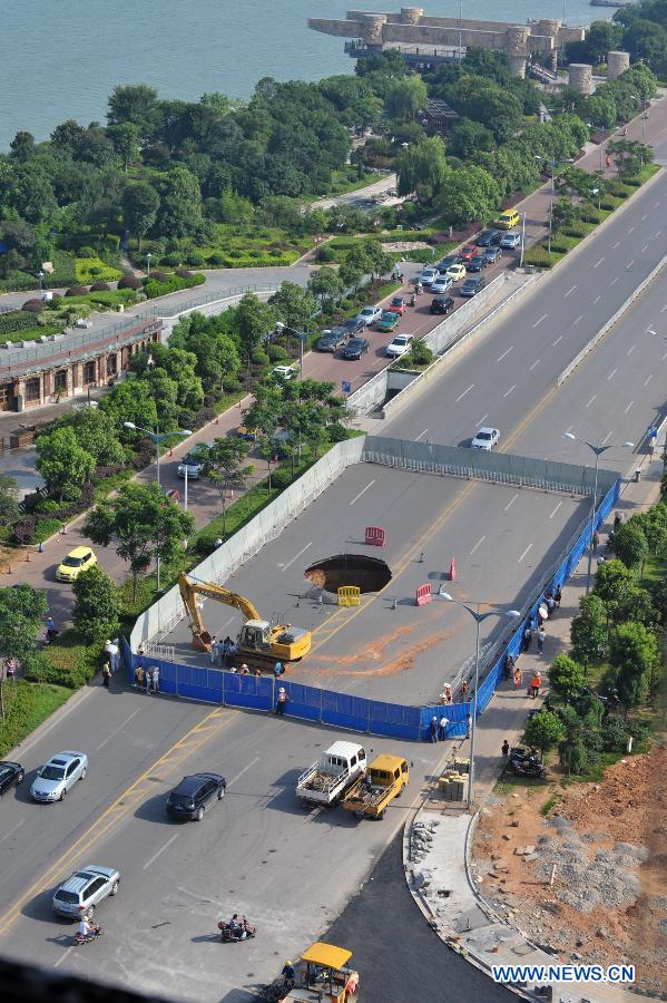 CHINA-CHANGSHA-ROAD-COLLAPSE (CN)