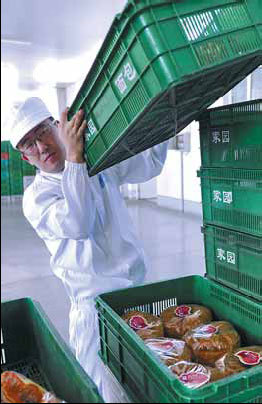 A worker checks bread at a food factory in Baotou, the Inner Mongolia autonomous region, in June. [Xinhua] 