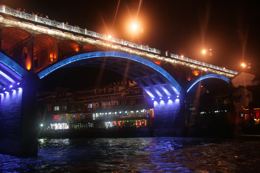 The night scene in Fenghuang (Phoenix) ancient town on June 28 [CnDG by Jiao Meng] 