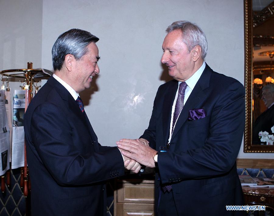 Li Congjun (L), executive president of World Media Summit (WMS) and president of China's Xinhua News Agency, meets with Vitaly Ignatenko, director general of ITAR-TASS and co-chairman of WMS, in Moscow, Russia, July 5, 2012. 