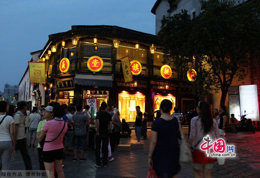 As one of the most famous historic streets in Hangzhou, Qinghefang Street reflects the social features of the Southern Song Dynasty (1127-1279). Taking a stroll along this street, you will be attracted by the antique buildings and local crafts, such as silk parasols, brocades, renowned Zhang Xiaoquan scissors and Hangzhou fans. [China.org.cn]