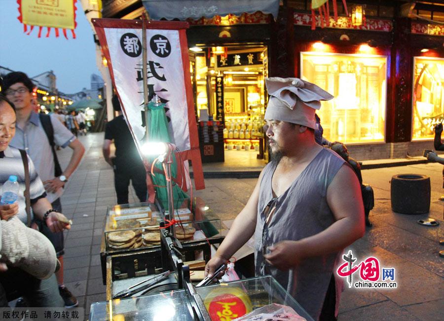 As one of the most famous historic streets in Hangzhou, Qinghefang Street reflects the social features of the Southern Song Dynasty (1127-1279). Taking a stroll along this street, you will be attracted by the antique buildings and local crafts, such as silk parasols, brocades, renowned Zhang Xiaoquan scissors and Hangzhou fans. [China.org.cn]