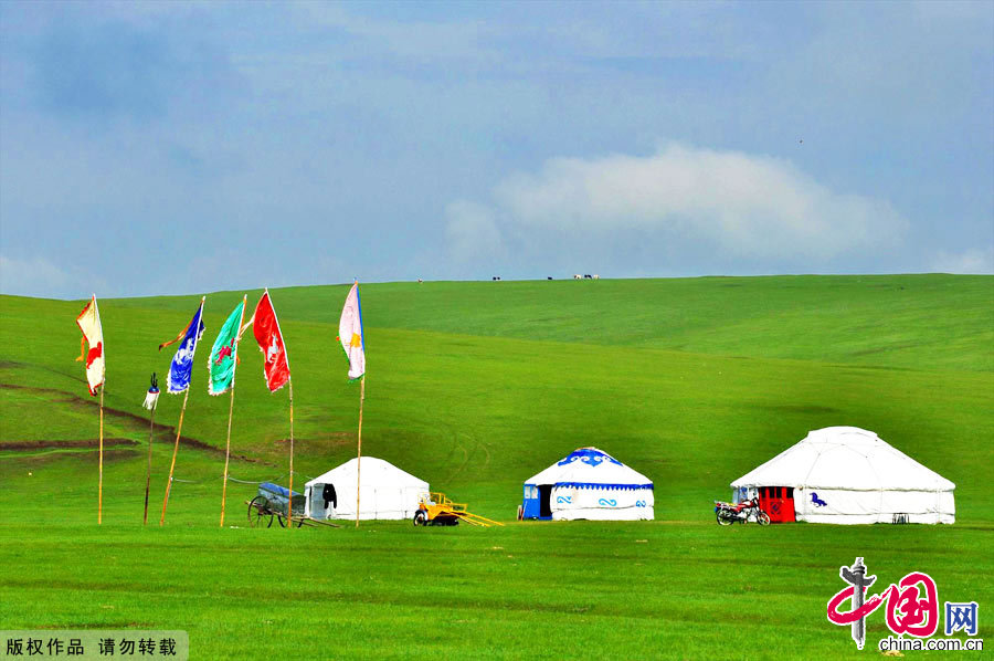 Located in northeastern Inner Mongolia, the Hulunbuir Grasslands are considered the 'most unsullied grasslands' in China. Named after the Hulun and Buir lakes, the grasslands feature forests, rivers and lakes.