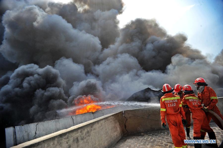 Pakistani firefighters attempt to extinguish a fire at a United Nations High Commission for Refugees (UNHCR) warehouse in northwest Pakistan&apos;s Peshawar on July 8, 2012. Relief supplies including thousands of tents have been destroyed in the fire at the warehouse in the Chamkini area of the city. (Xinhua/Umar Qayyum) 