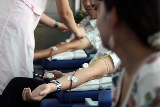 Starting this month, lesbians are permitted to donate blood, whereas men who have sex with men (MSM) are still banned from donating. [File photo]