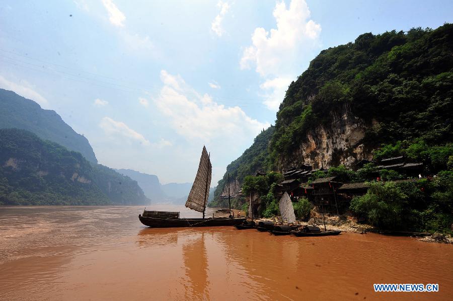 Photo taken on July 8, 2012 shows a sight-seeing resort in the Xiling Gorge, the easternmost of the Three Gorges along the Yangtze River, in Yichang, central China's Hubei Province. Tourism revenue has soared in recent years as the resort incorporated both natural scenery and local ethnic culture in its operation. (Xinhua/Chen Haining) 