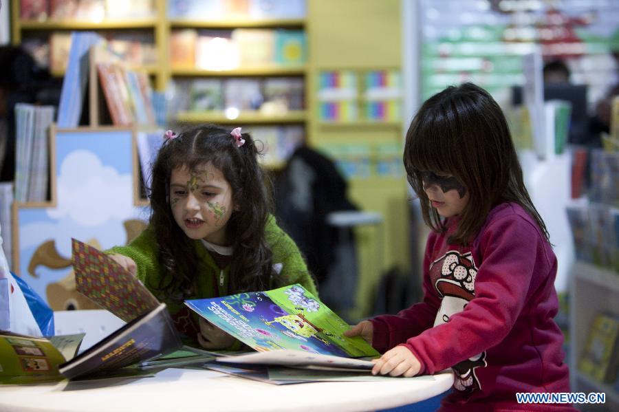 Two girls read books at the annual book fair for children in Buenos Aires, Argentina, July 10, 2012. (Xinhua/Martin Zabala) 