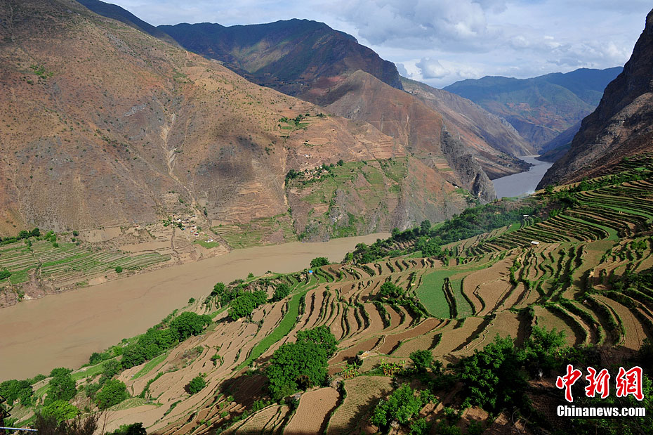 Yunnan province, one of the most popular choices for tourists travelling in China, especially in the summer, is a friendly province offering unparalleled diversity of cultures and landscapes. 