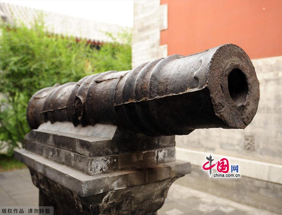 Located in Baoding city,Hebei province,the Ancient Lotus Pond Garden is one of the oldest classical gardens still existed in China.It was proved to be firstly built in Yuan dynasty as a private garden,and then became an official garden.