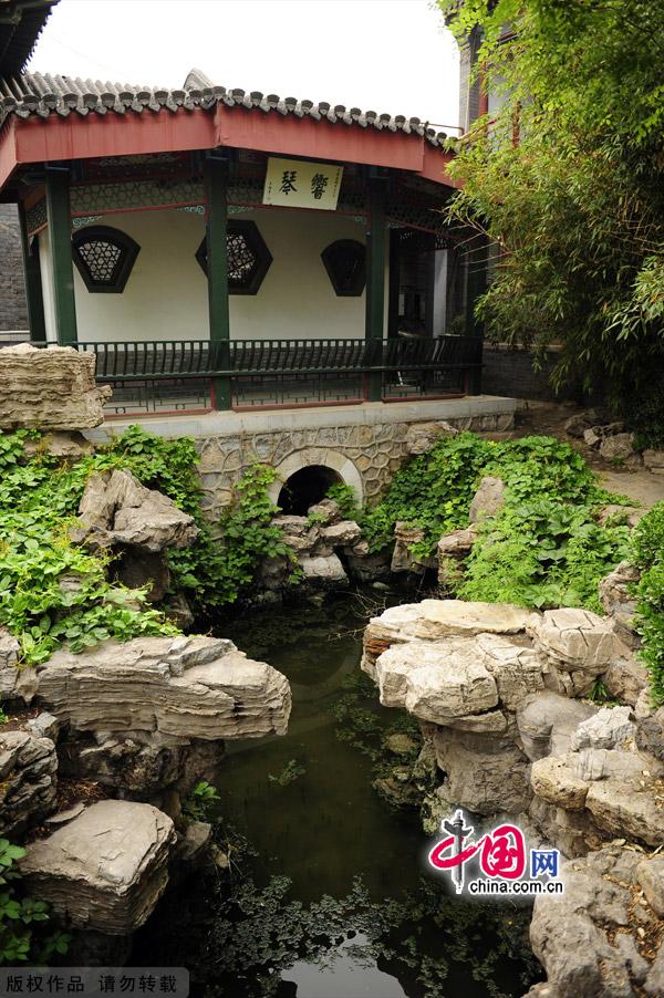 Located in Baoding city,Hebei province,the Ancient Lotus Pond Garden is one of the oldest classical gardens still existed in China.It was proved to be firstly built in Yuan dynasty as a private garden,and then became an official garden.