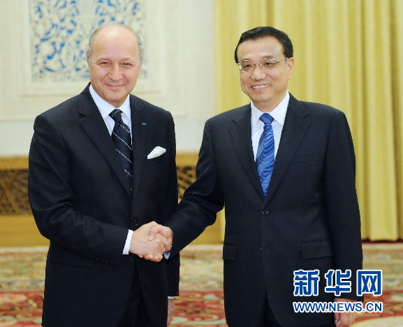 Chinese Vice Premier Li Keqiang (R) meets with French Foreign Minister Laurent Fabius on Tuesday, vowing to boost the comprehensive strategic partnership between the two countries.