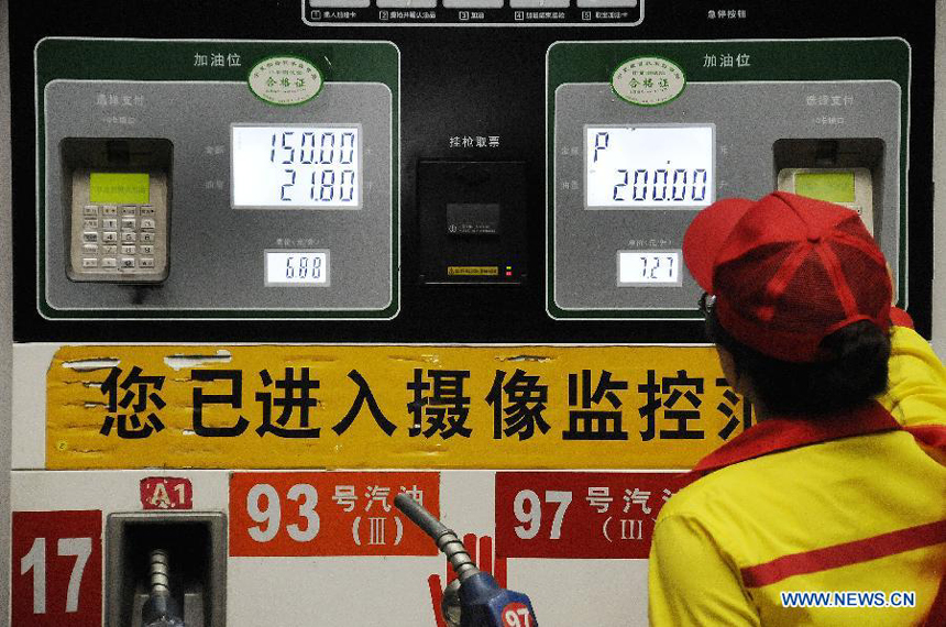 A staff member of a gas station prepares to fill a car with fuel just after fuel price cut in Yingchuan, capital of northwest China's Ningxia Hui Autonomous Region, July 11, 2012. China slashed the benchmark retail price for gasoline by 420 yuan (66.46 U.S. dollars) per metric ton (tonne) and the price for diesel by 400 yuan per tonne starting from Wednesday. The decreases mark the third fuel price cut in two months, as crude oil costs have continued to fall since China's most recent price cuts in June.