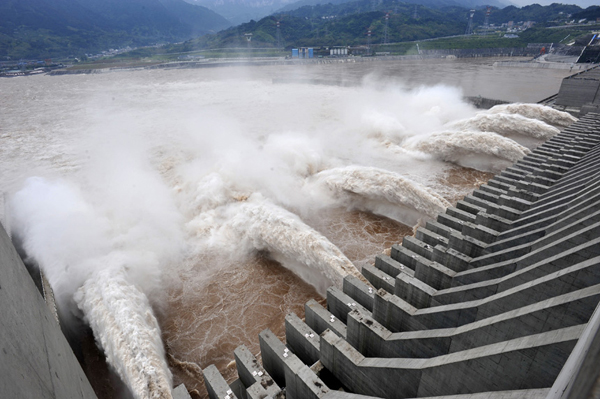 Flood water pours out of sluices of the Three Gorges Dam in Yichang, Hubei Province, July 12, 2012. [Xinhua]
