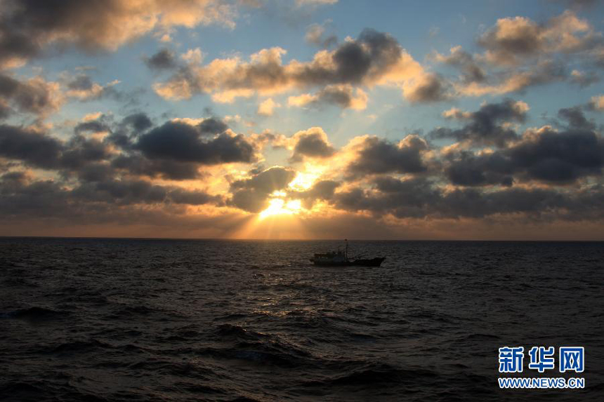 Fishing vessels arrive at Yongshu Reef of Nansha Islands, south China Sea, July 15, 2012. A fleet of 30 fishing vessels arrive at Yongshu Reef of south China Sea on Sunday. The fleet, departing from Sanya City of south China's Hainan Province on July 12, 2012, will spend 20 days fishing near the Yongshu Reef, sailors of the fleet said.