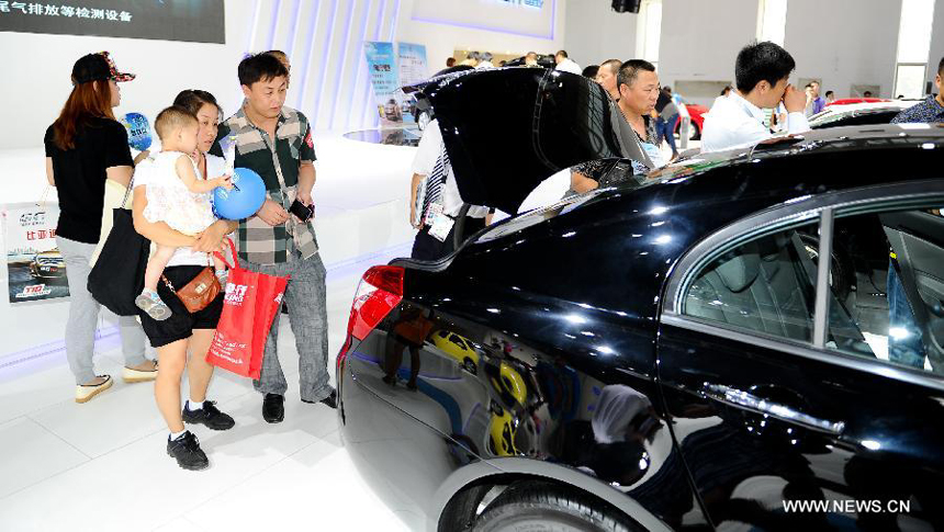 People visit the 9th China (Changchun) International Automobile Expo in Changchun, capital of northeast China's Jilin Province, July 16, 2012. 