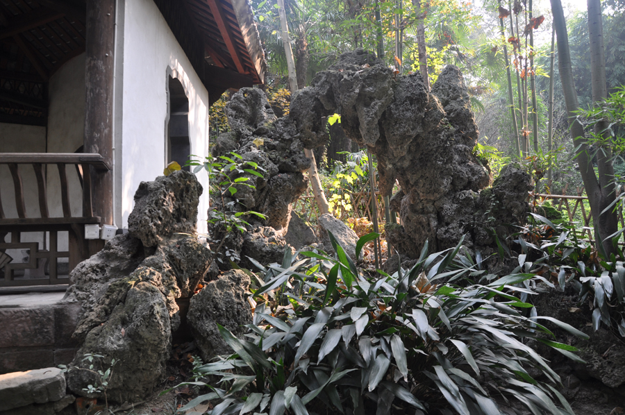 Du Fu Thatched Cottage is an idyllic 24-acre (97,000 m2) park and museum in honour of the Tang Dynasty poet Du Fu at the western outskirts of Chengdu, adjacent to the Huanhua Xi, (Flower Rinsing Creek). 