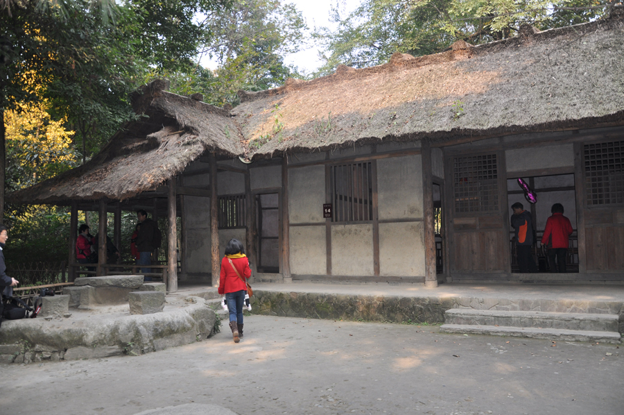 Du Fu Thatched Cottage is an idyllic 24-acre (97,000 m2) park and museum in honour of the Tang Dynasty poet Du Fu at the western outskirts of Chengdu, adjacent to the Huanhua Xi, (Flower Rinsing Creek). 