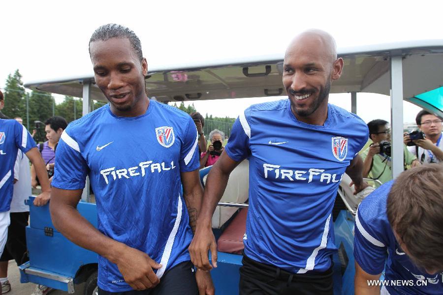 Shanghai Shenhua player Didier Drogba (L) and Nicolas Anelka attend a training session in Shanghai, China, July 16, 2012. Drogba signed a two-a-half-year contract with Shanghai Shenhua FC, which is expected to make him one of football's highest-paid players.(Xinhua/FanJun) 