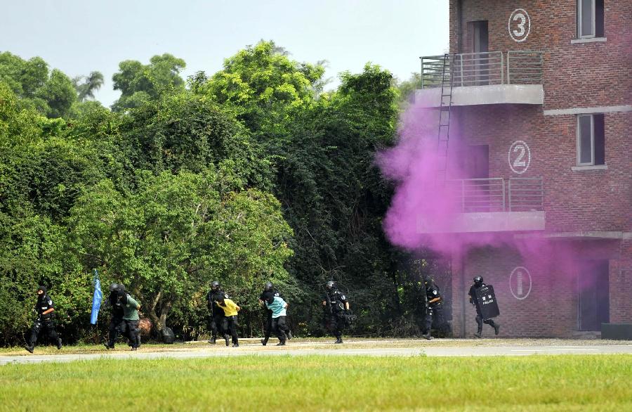 CHINA-GUANGZHOU-POLICE-EMERGENCY RESPONSE DRILL (CN)