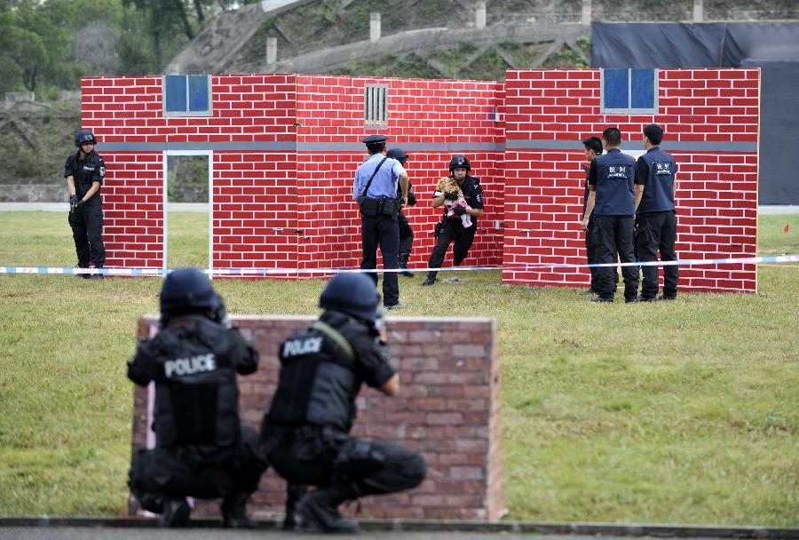 CHINA-GUANGZHOU-POLICE-EMERGENCY RESPONSE DRILL (CN)