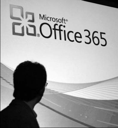 Microsoft is seeking local partners and is preparing to build data centers on the Chinese mainland on cloud computing services, which will support Windows 8 and Office 365 scheduled to be released by the end of this year.