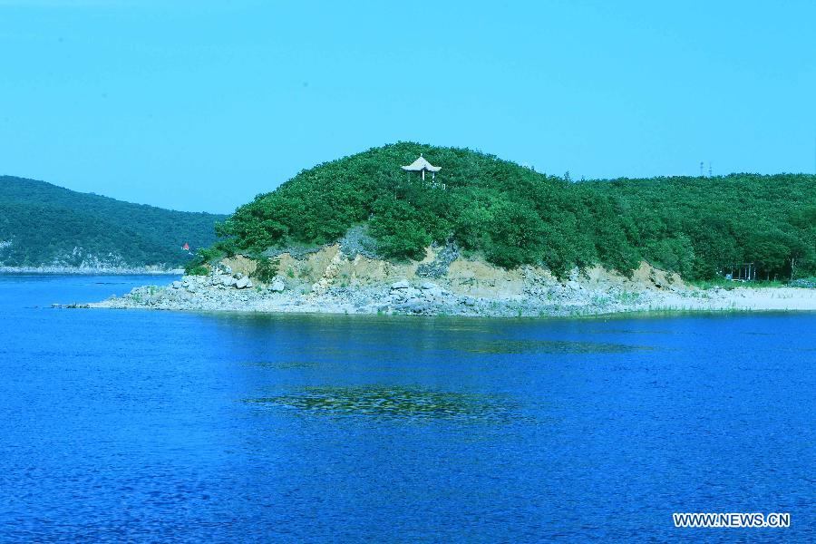 Photo taken on July 7, 2012 shows the scenery of the Jingbo Lake in Ning'an, northeast China's Heilongjiang Province. (Xinhua/Zhang Yanhui) 