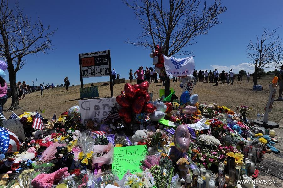 Flowers are placed at a memorial near the Century 16 movie theater in Aurora, Colorado, July 22, 2012. Twelve people were killed and 59 others injured at a Batman movie premier, where a lone, heavily armed gunman burst into a packed theater in a suburb 10 miles east of Denver during the wee hours of Friday. (Xinhua/Yang Lei) 