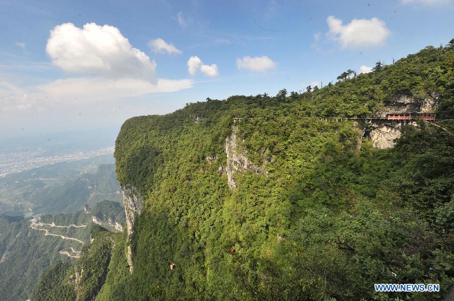 CHINA-HUNAN-TIANMEN MOUNTAIN-TOURISM (CN)