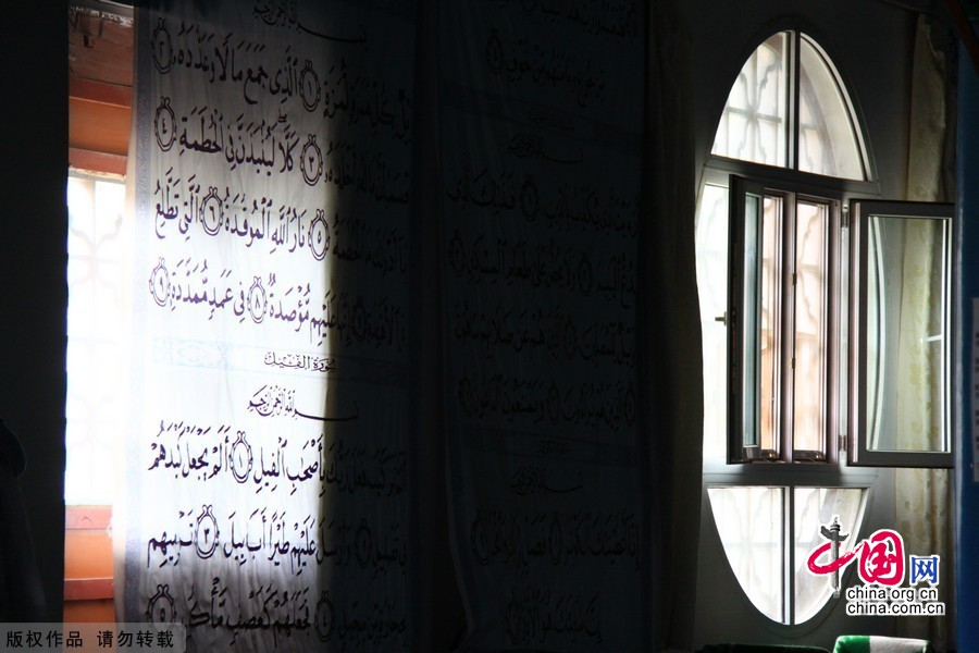 The Najiahu Mosque, a traditional Chinese courtyard-style architecture built during the Ming Dynasty (1368-1644) for Muslim's worship, is pictured in Ningxia Museum, a four-storey Islamic building newly built in the capital city Yinchuan in 2008, with a collection of nearly 40,000 treasured historical items. [China.org.cn]