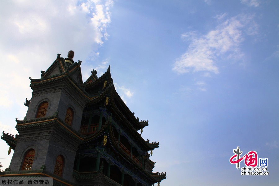 The Najiahu Mosque, a traditional Chinese courtyard-style architecture built during the Ming Dynasty (1368-1644) for Muslim's worship, is pictured in Ningxia Museum, a four-storey Islamic building newly built in the capital city Yinchuan in 2008, with a collection of nearly 40,000 treasured historical items. [China.org.cn]