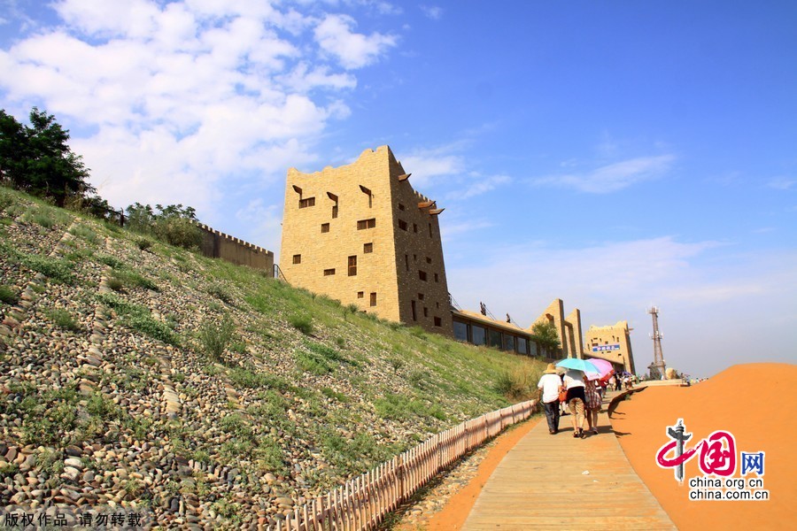 Shapotou sand-themed park, located in western Ningxia's Zhongwei City, is reputed to be one of the most wonderful places in China. The tourist attraction is just nestled in the junction where Yellow River meets Tangeer Desert.