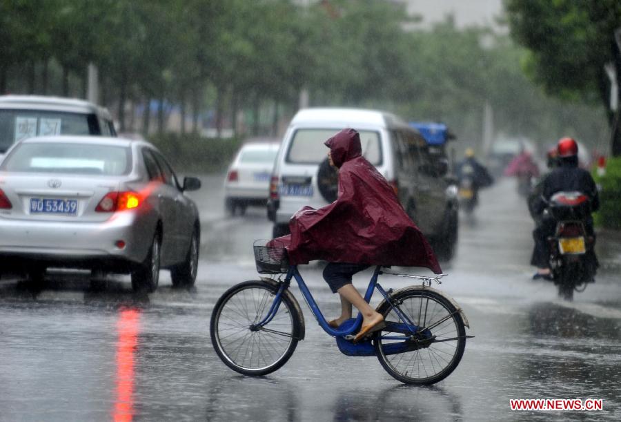 Typhoon Vicente sweeps China's Guangdong 