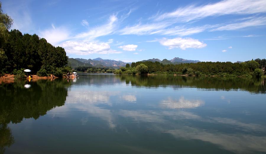 Photo taken on July 23, 2012 shows the beautiful scenery of the Yanqi Lake in the Huairou District of Beijing, capital of China.
