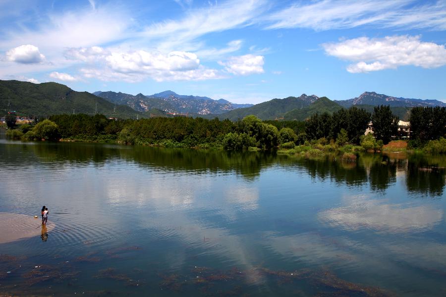 Photo taken on July 23, 2012 shows the beautiful scenery of the Yanqi Lake in the Huairou District of Beijing, capital of China. 